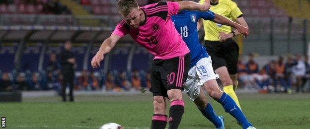 Scotland's Matt Ritchie screws a shot wide against Italy