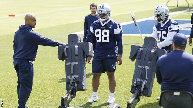 Aden Durde coaching the Dallas Cowboys' defensive line