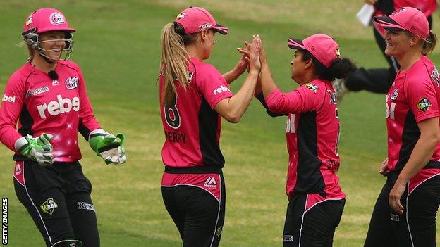 Sydney Sixers celebrate a wicket in the semi-final