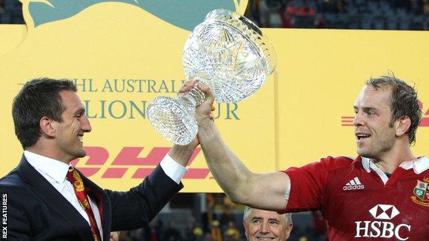 Sam Warburton and Alun Wyn Jones celebrate the 2013 Lions beating Australia