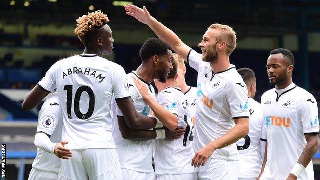 Tammy Abraham is congratulated by his Swansea team-mates during the 4-0 win over Sampdoria