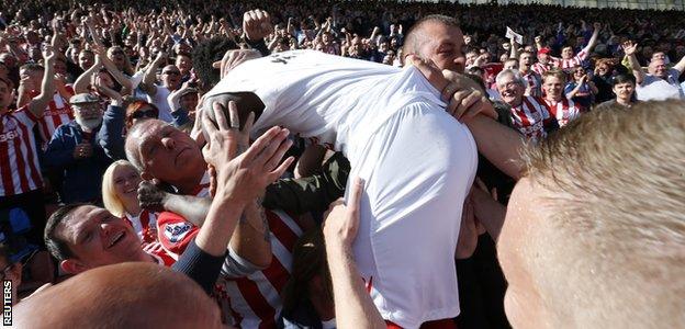 Mame Biram Diouf celebrates