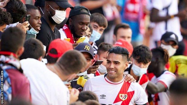 Radamel Falcao (centre)