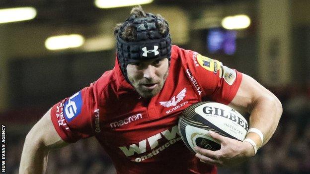 Leigh Halfpenny heads for the line