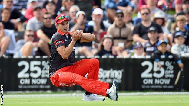 Richie McCaw takes a catch