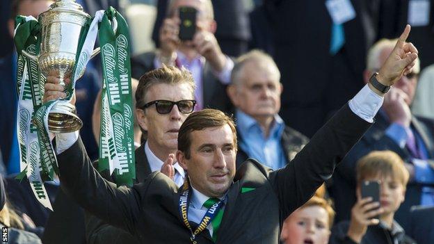 Hibs head coach Alan Stubbs with the Scottish Cup