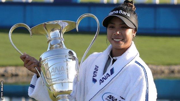 Patty Tavatanakit with the ANA Inspiration trophy