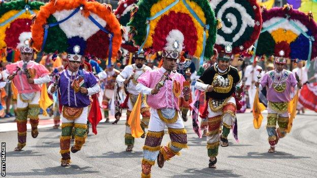 Pre-race dancers at the Mexican Grand Prix