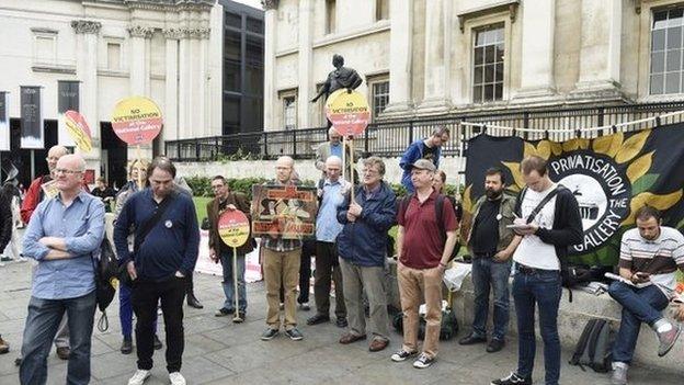 Employees of the National Gallery protest against privatisation