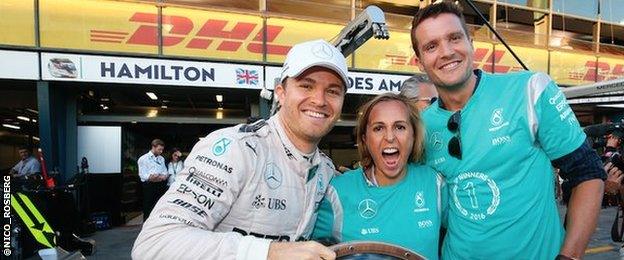 Nico Rosberg poses with Emma Snowsill and Jan Frodeno