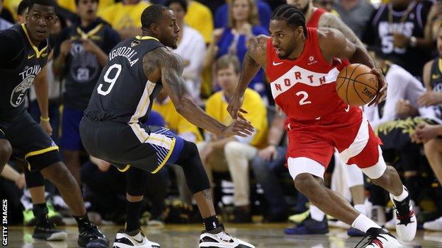 Kawhi dribbling past Iguodala