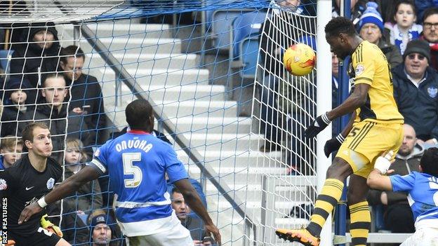 Fulham striker Moussa Dembele makes it 2-0