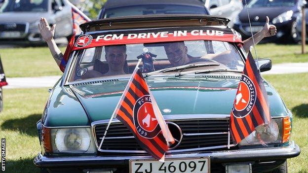 Fans in a car at FC Midtjylland