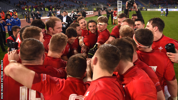 Wales team huddle