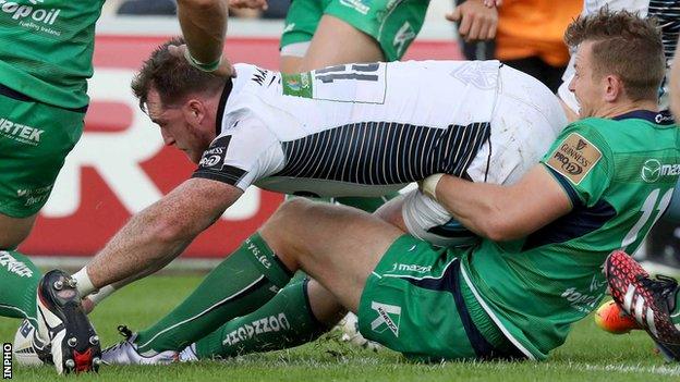 Stuart Hogg touches down Glasgow's third try against Connacht