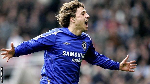 Hernan Crespo playing for Chelsea