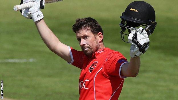 Paul Horton in action for Leicestershire