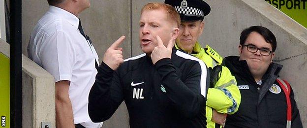 Neil Lennon makes a point to his Hibs players at St Mirren