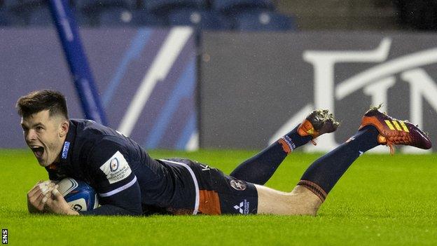 Blair Kinghorn scores a try for Edinburgh against Newcastle Falcons