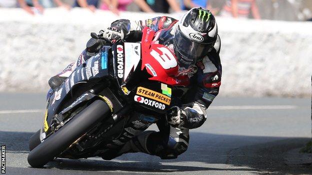 Michael Dunlop has dominated this week's Superbike races at the Southern 100