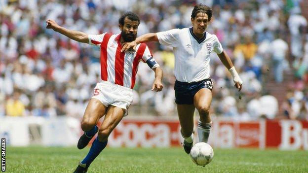 Former England striker Gary Lineker scored six goals at the 1986 World Cup after fracturing his wrist