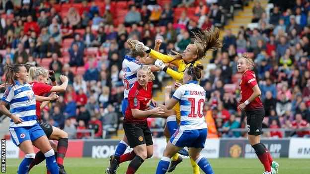 Manchester United Women take on Reading