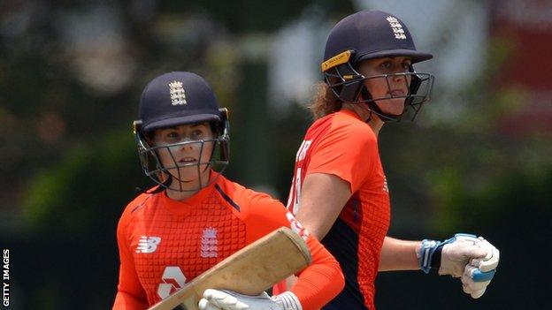 England's Tammy Beaumont (left) and Natalie Sciver