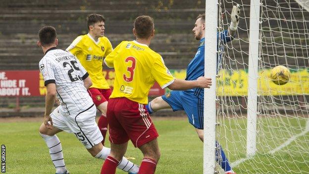 Lawrence Shankland headed in an extra-time winner for St Mirren