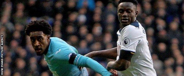 Leroy Fer in action against Spurs