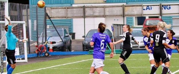 Glasgow City's Katie McCabe (right)