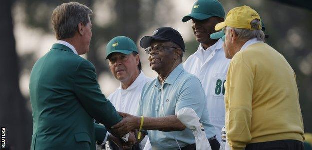 Chairman of Augusta National Golf Club Fred Ridley shakes hands with Lee Elder