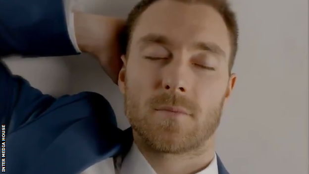 Christian Eriksen pretends to be asleep