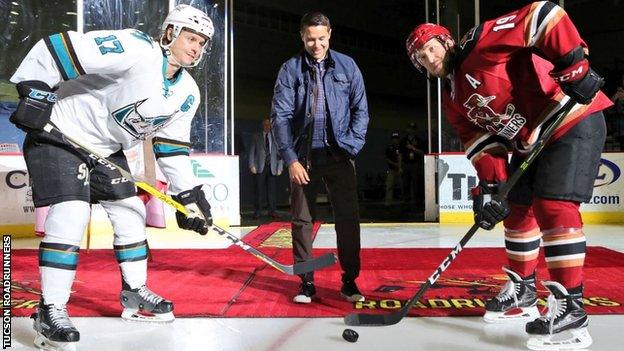 Craig Cunningham dropping the puck