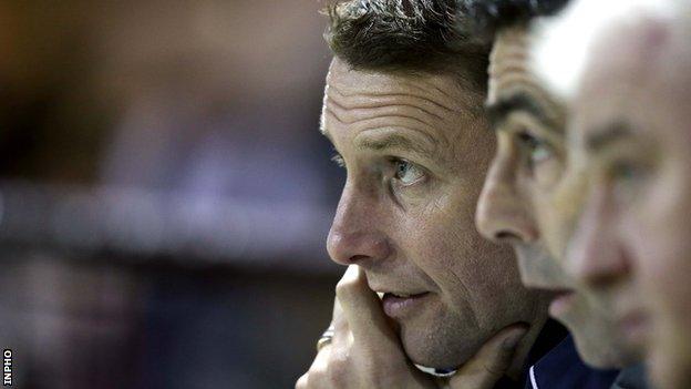 Ian Baraclough (left) in the Sligo dugout with Gary Stevens