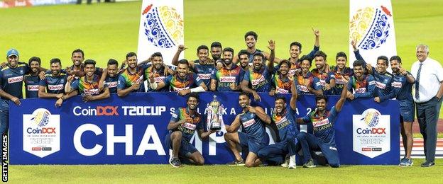 Sri Lanka with the T20 series trophy