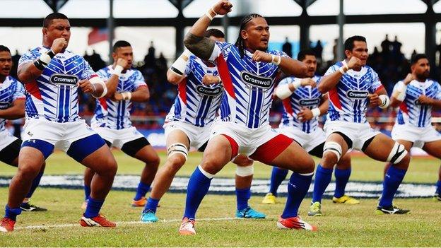 Samoa perform the Siva Tau