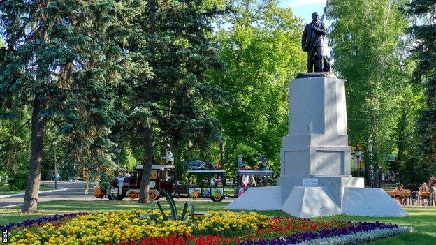 Lenin statue