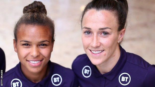 Nikita Parris and Lucy Bronze