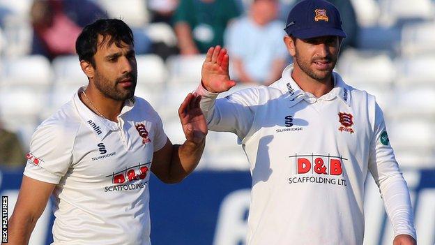 Ravi Bopara and Ryan ten Doeschate