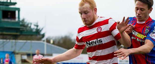 Hamilton's Ziggy Gordon battles with Danny Williams of ICT