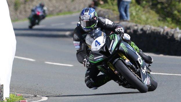 Ian Hutchinson at Tower Bends as he powers his way to victory in the opening Supersport race