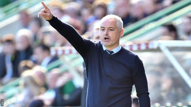 Dundee United manager Ray McKinnon makes a point to his side