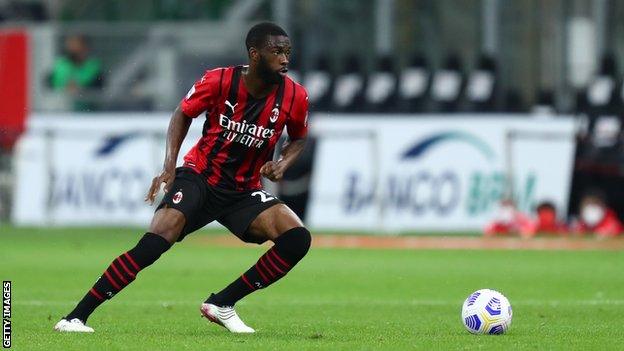 Fikayo Tomori playing for AC Milan