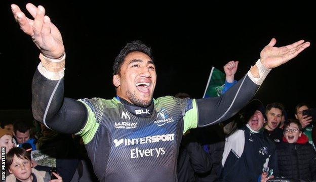 Bundee Aki celebrates with the Connacht fans