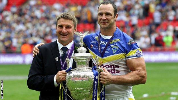 Tony Smith and Adrian Morley with the Challenge Cup in 2012