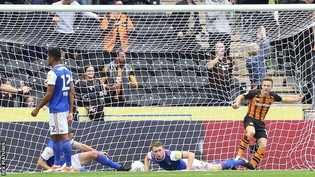 Jarrod Bowen scores for Hull