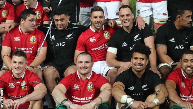 Lions and New Zealand players pose for a joint photo