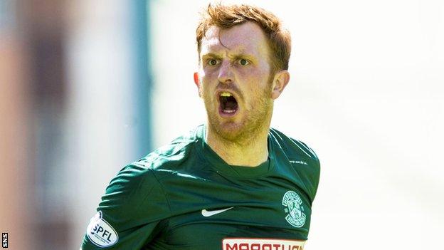 Liam Craig in action for Hibs