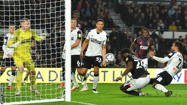 Fred Onyedinma scores for Luton