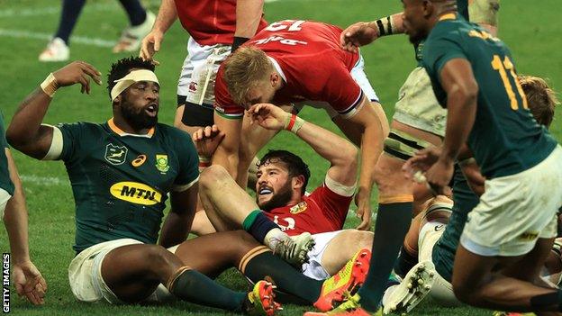 Siya Kolisi denies Robbie Henshaw